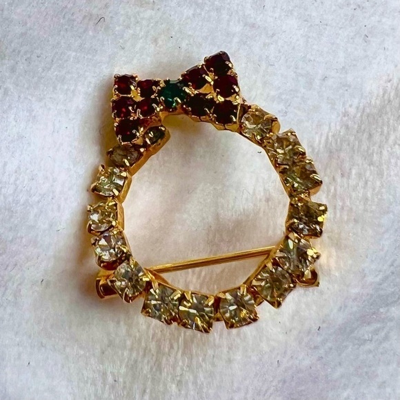 Jewelry - Vintage Rhinestone Christmas Wreath Brooch